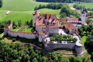 9 сказочных замков в Швейцарии