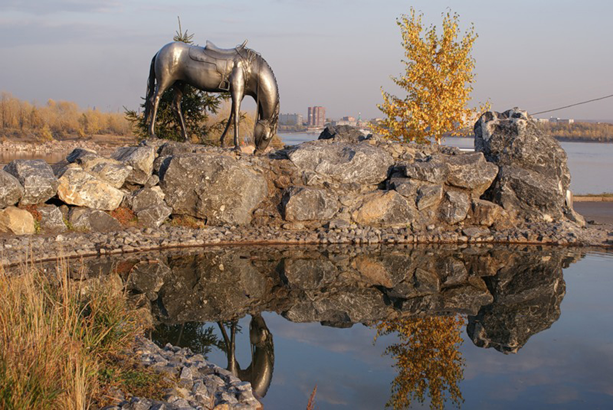 Памятник «Лошадь белая»